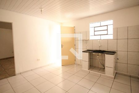 Sala/Cozinha de casa para alugar com 1 quarto, 45m² em Vila Cavaton, São Paulo