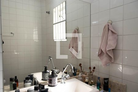 Casa à venda com 180m², 3 quartos e 2 vagas Casa à venda com 180m², 3 quartos e 2 vagasBanheiro