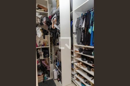 Casa à venda com 180m², 3 quartos e 2 vagas Casa à venda com 180m², 3 quartos e 2 vagasCloset do quarto 3