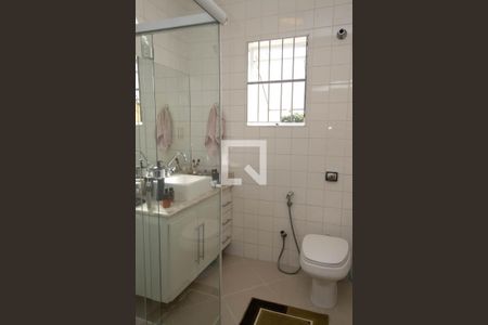 Casa à venda com 180m², 3 quartos e 2 vagas Casa à venda com 180m², 3 quartos e 2 vagasBanheiro