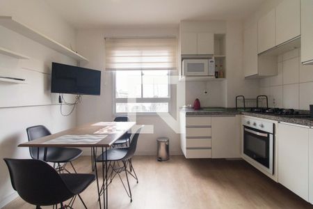 Sala e cozinha de apartamento para alugar com 2 quartos, 34m² em Sé, São Paulo