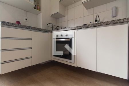 Sala e cozinha de apartamento para alugar com 2 quartos, 34m² em Sé, São Paulo