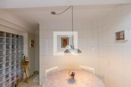 Casa à venda com 230m², 5 quartos e 2 vagas Casa à venda com 230m², 5 quartos e 2 vagasCopa