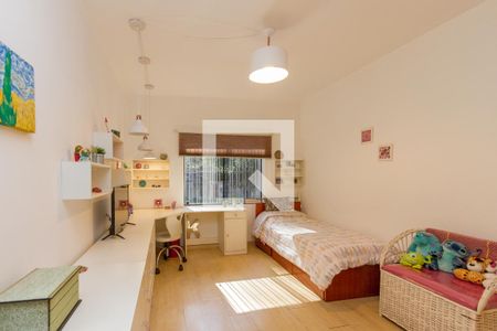 Casa à venda com 230m², 5 quartos e 2 vagas Casa à venda com 230m², 5 quartos e 2 vagasQuarto 1