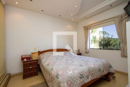 Casa à venda com 230m², 5 quartos e 2 vagas Casa à venda com 230m², 5 quartos e 2 vagasSuíte