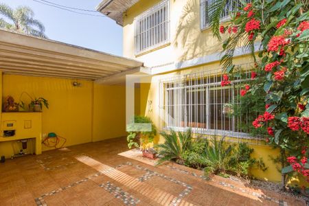 Casa à venda com 230m², 5 quartos e 2 vagas Casa à venda com 230m², 5 quartos e 2 vagasGaragem