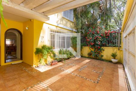 Casa à venda com 230m², 5 quartos e 2 vagas Casa à venda com 230m², 5 quartos e 2 vagasGaragem