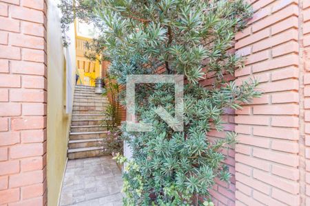 Casa à venda com 230m², 5 quartos e 2 vagas Casa à venda com 230m², 5 quartos e 2 vagasCorredor Lateral