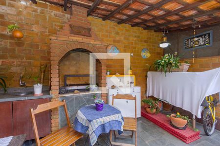 Casa à venda com 230m², 5 quartos e 2 vagas Casa à venda com 230m², 5 quartos e 2 vagasChurrasqueira