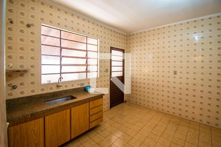 Casa à venda com 340m², 4 quartos e 4 vagas Casa à venda com 340m², 4 quartos e 4 vagasCasa 2 - Cozinha