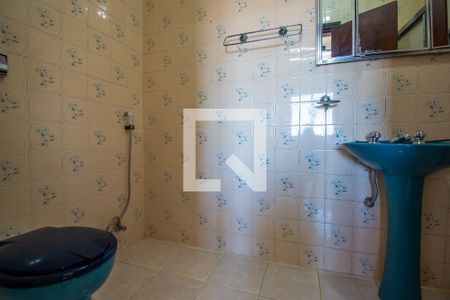 Casa à venda com 340m², 4 quartos e 4 vagas Casa à venda com 340m², 4 quartos e 4 vagasBanheiro da Suíte