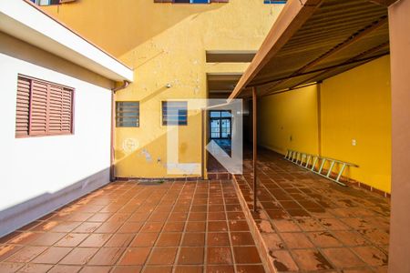 Casa à venda com 340m², 4 quartos e 4 vagas Casa à venda com 340m², 4 quartos e 4 vagasQuintal