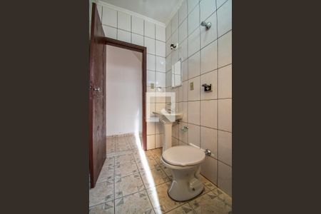 Casa à venda com 340m², 4 quartos e 4 vagas Casa à venda com 340m², 4 quartos e 4 vagasCasa 2 - Banheiro