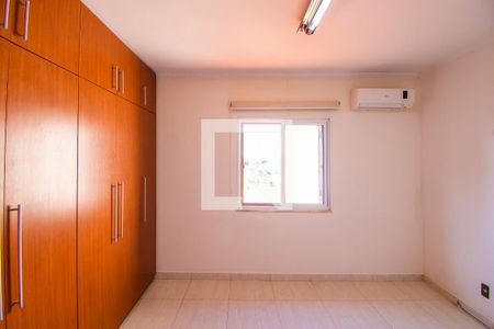 Casa à venda com 340m², 4 quartos e 4 vagas Casa à venda com 340m², 4 quartos e 4 vagasQuarto 2