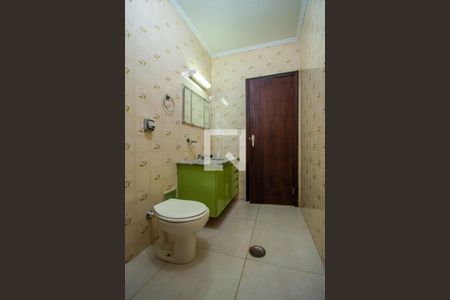 Casa à venda com 340m², 4 quartos e 4 vagas Casa à venda com 340m², 4 quartos e 4 vagasBanheiro