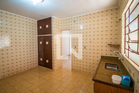 Casa à venda com 340m², 4 quartos e 4 vagas Casa à venda com 340m², 4 quartos e 4 vagasCasa 2 - Cozinha