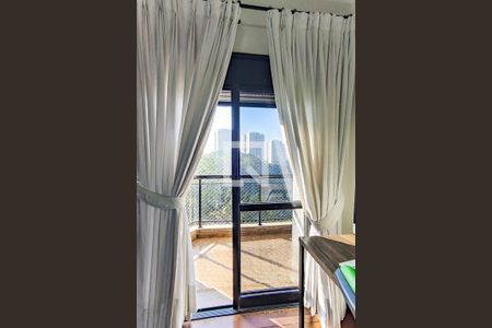 Apartamento à venda com 170m², 4 quartos e 4 vagas Apartamento à venda com 170m², 4 quartos e 4 vagasVaranda Suíte 01