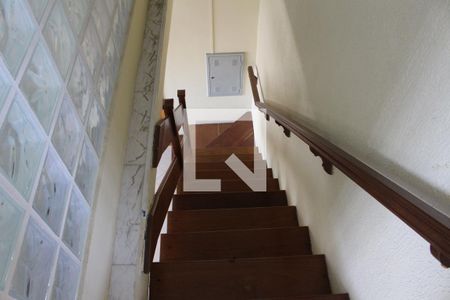 Escada de apartamento para alugar com 2 quartos, 80m² em Penha de França, São Paulo