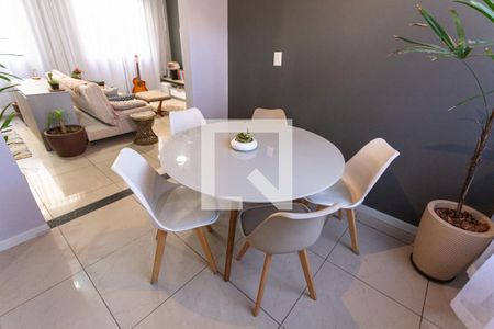 Apartamento para alugar com 240m², 3 quartos e 1 vaga Apartamento para alugar com 240m², 3 quartos e 1 vagaMesa de Jantar da Copa