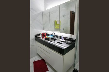 Casa à venda com 500m², 4 quartos e 8 vagasBanheiro da Suíte 4