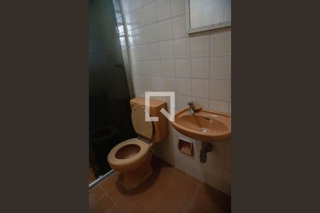 Casa à venda com 500m², 4 quartos e 8 vagasBanheiro de Serviço