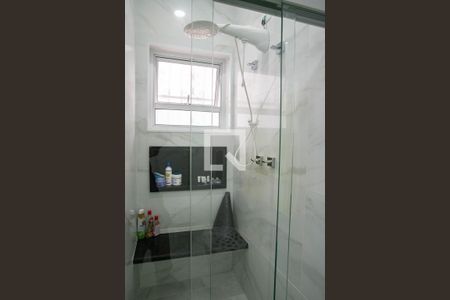 Casa à venda com 500m², 4 quartos e 8 vagasBanheiro da Suíte 4