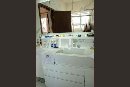 Casa à venda com 500m², 4 quartos e 8 vagasBanheiro da Suíte 3