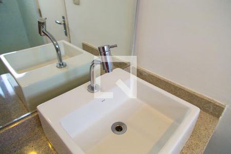 Apartamento à venda com 100m², 2 quartos e 2 vagasBanheiro da Suíte - Torneira