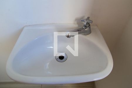 Apartamento à venda com 100m², 2 quartos e 2 vagasBanheiro de Serviço - Torneira