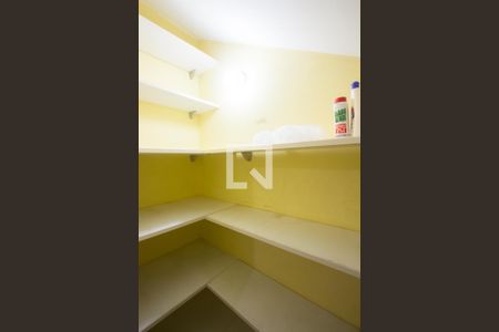 Casa de condomínio à venda com 290m², 4 quartos e 3 vagasDespensa