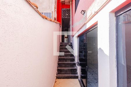 Casa para alugar com 60m², 1 quarto e sem vaga Casa para alugar com 60m², 1 quarto e sem vagaCorredor - Escada