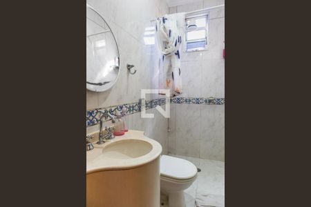 Casa à venda com 200m², 3 quartos e 2 vagas Casa à venda com 200m², 3 quartos e 2 vagasBanheiro