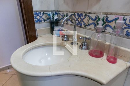 Casa à venda com 200m², 3 quartos e 2 vagas Casa à venda com 200m², 3 quartos e 2 vagasBanheiro