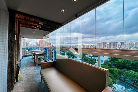 Apartamento à venda com 200m², 2 quartos e 4 vagas Apartamento à venda com 200m², 2 quartos e 4 vagasVaranda