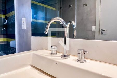 Apartamento à venda com 200m², 2 quartos e 4 vagas Apartamento à venda com 200m², 2 quartos e 4 vagasBanheiro da Suíte 2