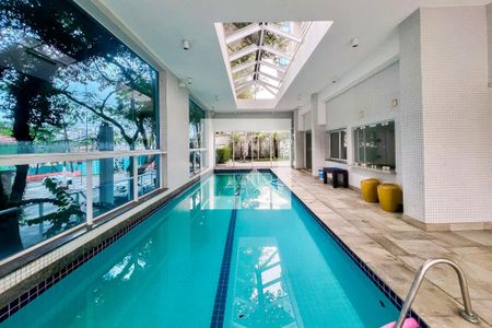 Apartamento à venda com 200m², 2 quartos e 4 vagas Apartamento à venda com 200m², 2 quartos e 4 vagasPiscina