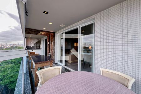 Apartamento à venda com 200m², 2 quartos e 4 vagas Apartamento à venda com 200m², 2 quartos e 4 vagasVaranda