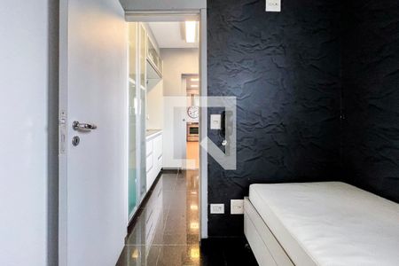 Apartamento à venda com 200m², 2 quartos e 4 vagas Apartamento à venda com 200m², 2 quartos e 4 vagasQuarto de Serviço