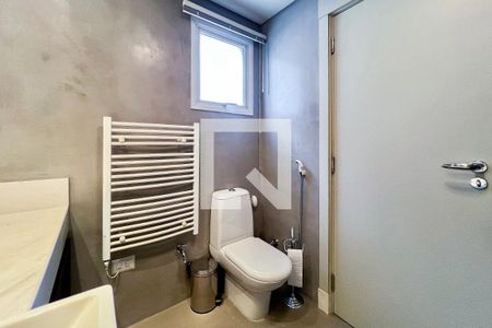 Apartamento à venda com 200m², 2 quartos e 4 vagas Apartamento à venda com 200m², 2 quartos e 4 vagasBanheiro da Suíte 2