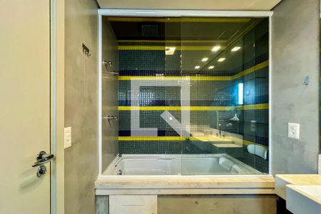 Apartamento à venda com 200m², 2 quartos e 4 vagas Apartamento à venda com 200m², 2 quartos e 4 vagasBanheiro da Suíte 2