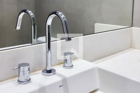 Apartamento à venda com 200m², 2 quartos e 4 vagas Apartamento à venda com 200m², 2 quartos e 4 vagasBanheiro da Suíte 1