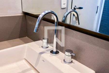 Apartamento à venda com 200m², 2 quartos e 4 vagas Apartamento à venda com 200m², 2 quartos e 4 vagasBanheiro 2 da Suíte 2