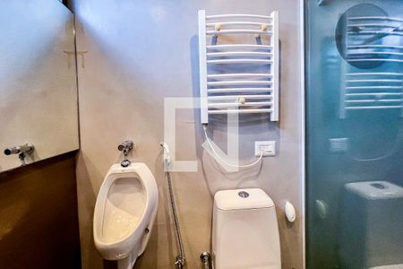 Apartamento à venda com 200m², 2 quartos e 4 vagas Apartamento à venda com 200m², 2 quartos e 4 vagasBanheiro 2 da Suíte 2