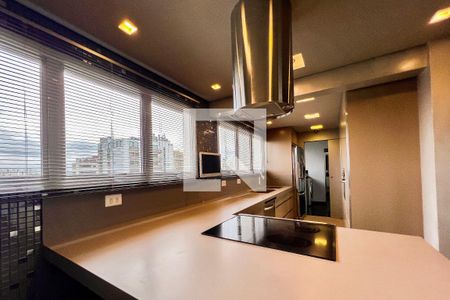 Apartamento à venda com 200m², 2 quartos e 4 vagas Apartamento à venda com 200m², 2 quartos e 4 vagasCozinha