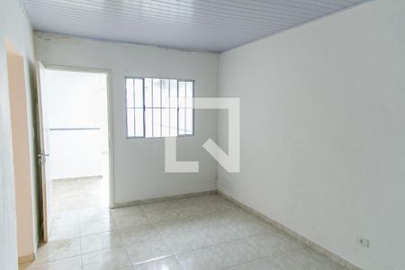 Casa para alugar com 100m², 3 quartos e 1 vagaSala - Fundos 