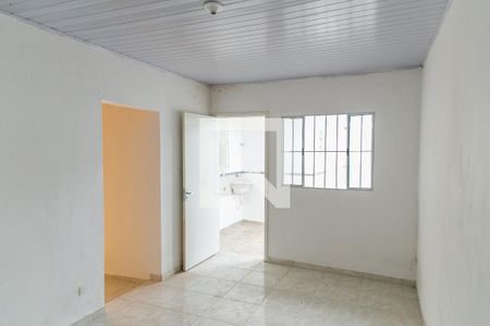 Casa para alugar com 100m², 3 quartos e 1 vagaSala - Fundos 