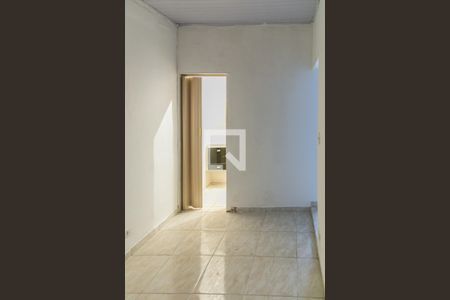 Casa para alugar com 100m², 3 quartos e 1 vagaSuíte - Fundos 