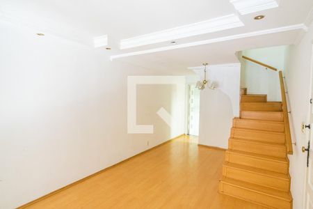 Sala de casa para alugar com 2 quartos, 150m² em Jardim Independência, São Paulo