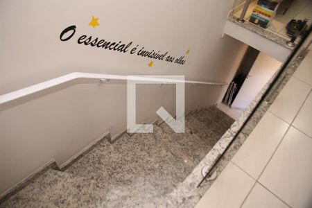 Escada de apartamento para alugar com 2 quartos, 74m² em Maracanã, Praia Grande