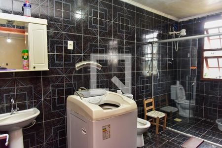 Banheiro da Suíte de casa à venda com 7 quartos, 200m² em Sarandi, Porto Alegre
